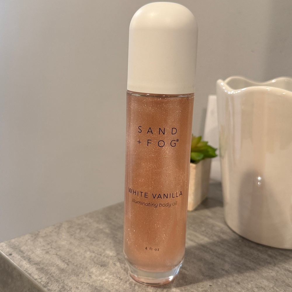 *NEW*4oz* SAND + FOG *White Vanilla Illuminating Body Oil - Sheer Peach